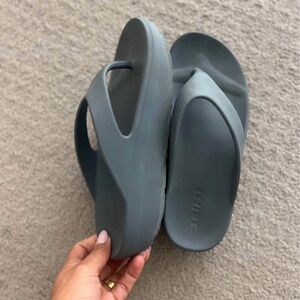 SKIMS Gray Women's Sandals platform molded size 8
